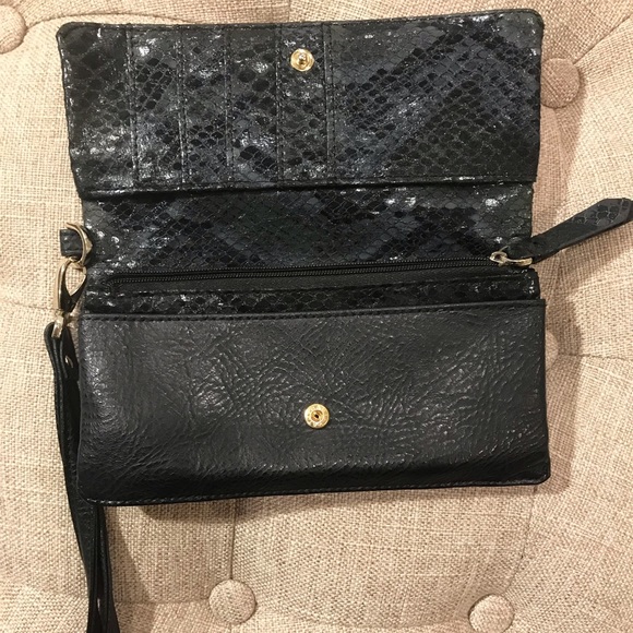 Kenneth Cole Wristlet - Picture 4 of 4